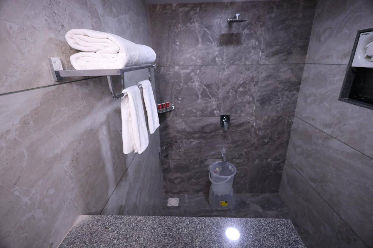 Lords Eco Inn Navsari ภายนอก รูปภาพ