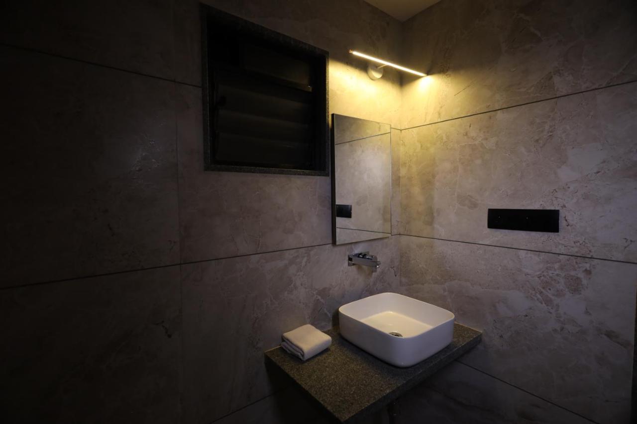 Lords Eco Inn Navsari ภายนอก รูปภาพ