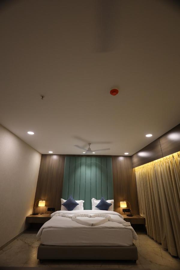 Lords Eco Inn Navsari ภายนอก รูปภาพ