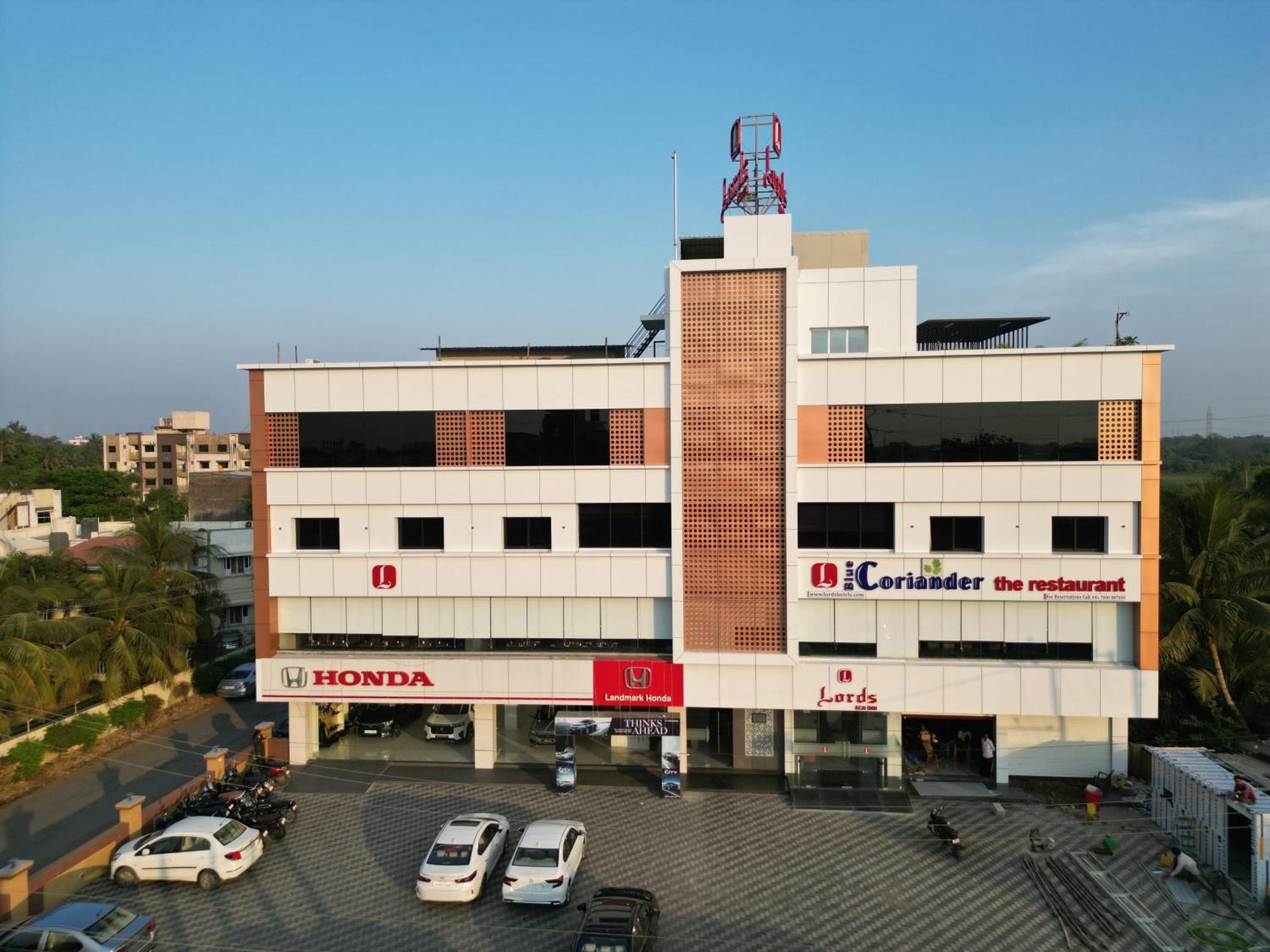 Lords Eco Inn Navsari ภายนอก รูปภาพ