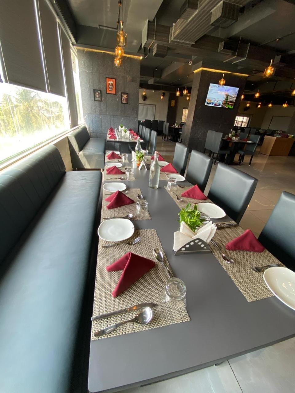 Lords Eco Inn Navsari ภายนอก รูปภาพ