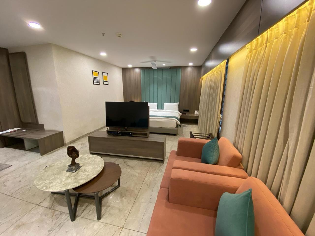 Lords Eco Inn Navsari ภายนอก รูปภาพ