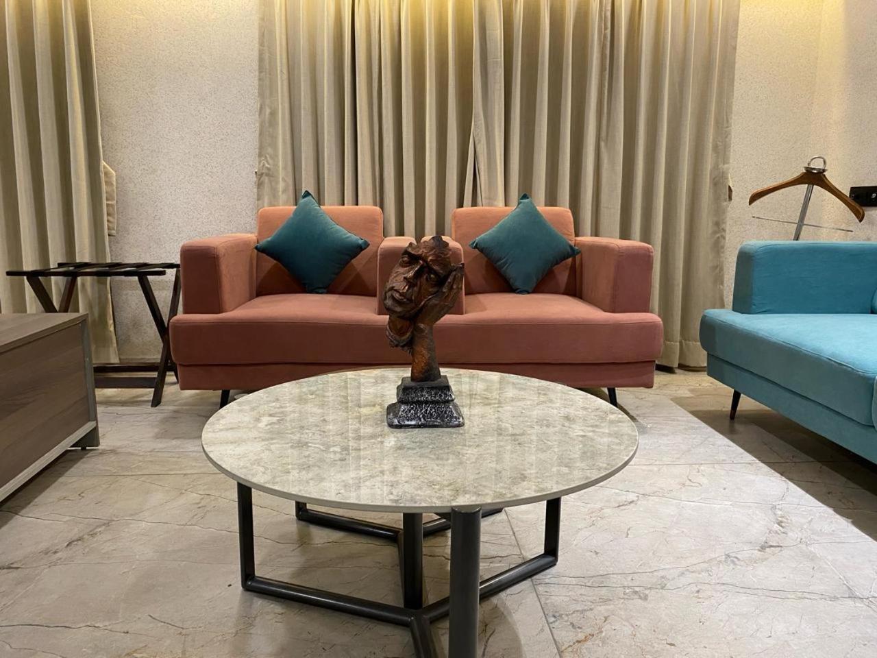 Lords Eco Inn Navsari ภายนอก รูปภาพ