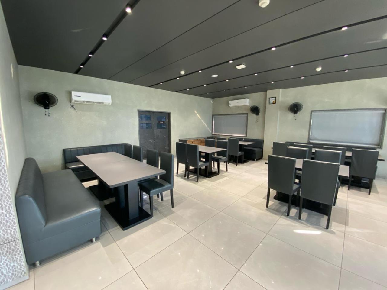 Lords Eco Inn Navsari ภายนอก รูปภาพ