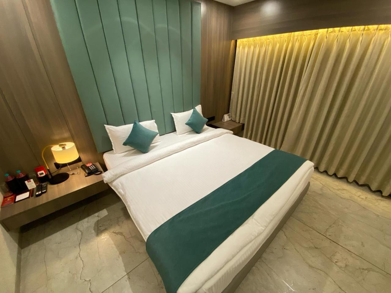 Lords Eco Inn Navsari ภายนอก รูปภาพ