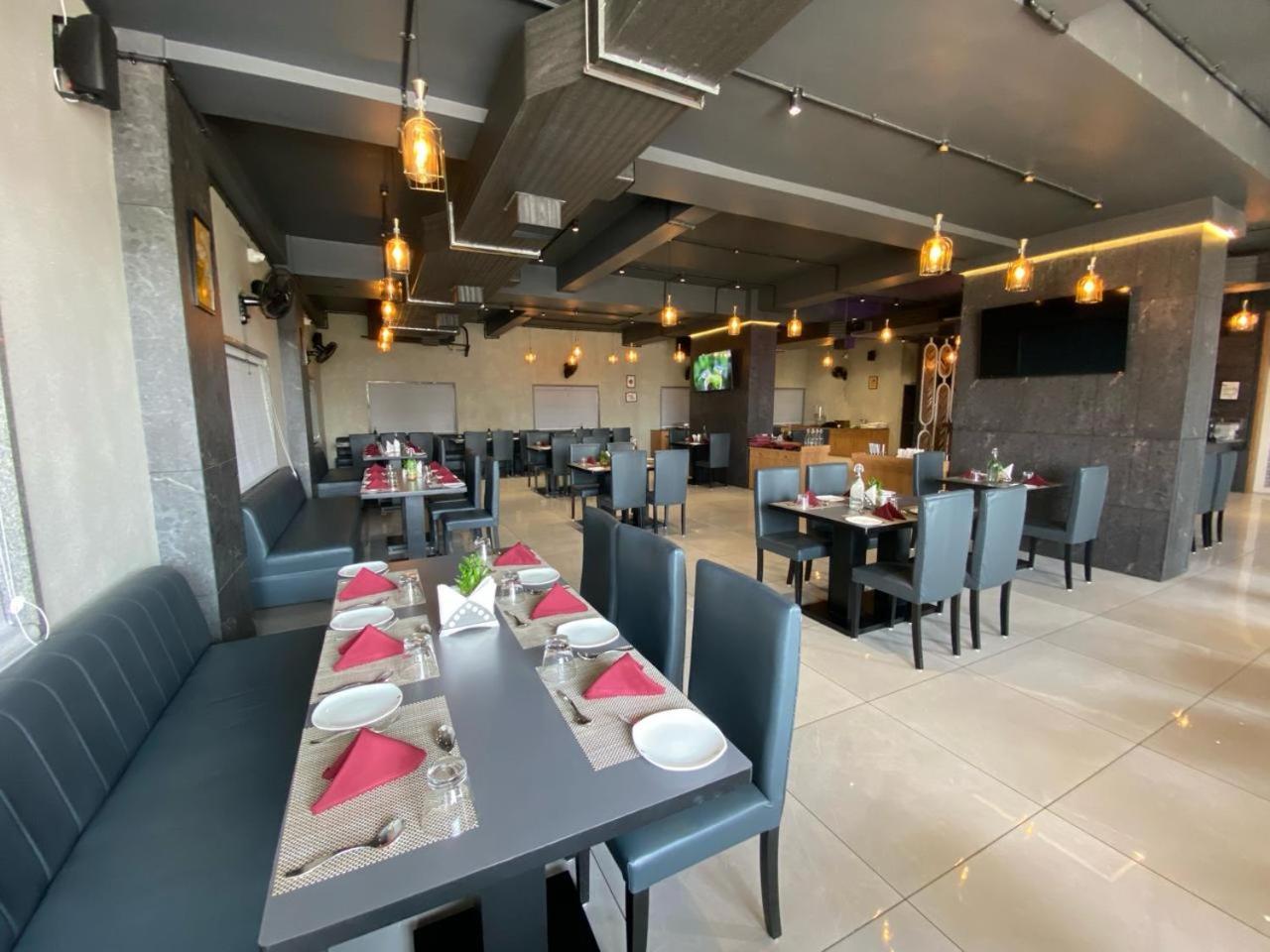 Lords Eco Inn Navsari ภายนอก รูปภาพ