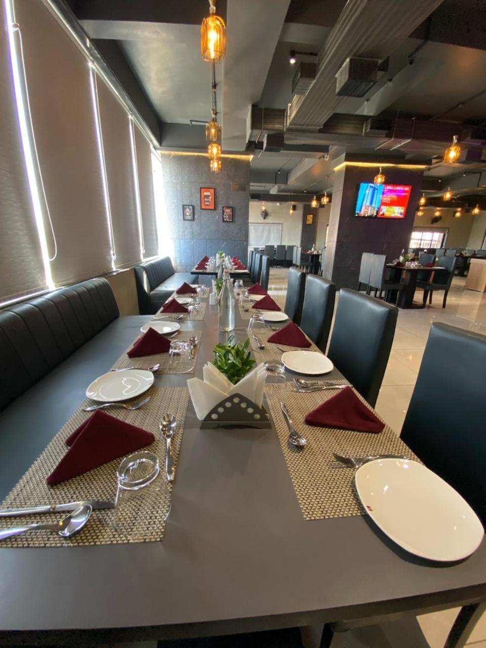 Lords Eco Inn Navsari ภายนอก รูปภาพ